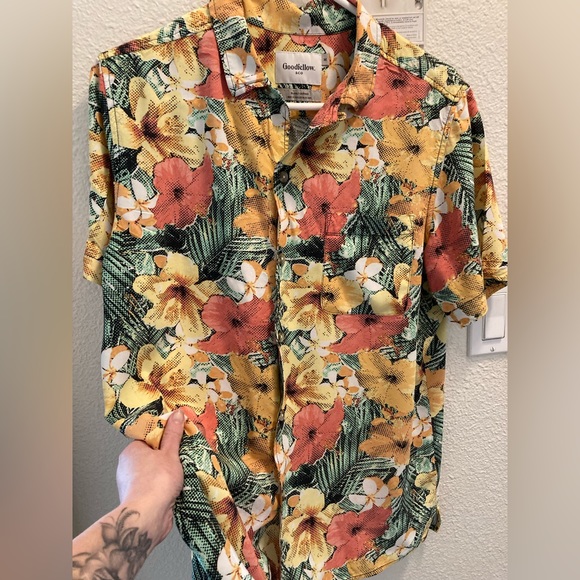 5/$30 Goodfellow & Co Men’s slim fit button down casual Hawaiian shirt - Picture 3 of 7